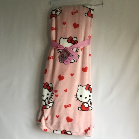 Hello Kitty Pink Valentine's Day Throw Blanket - Picture 3 of 6